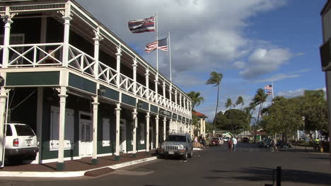 Lahaina-Historic-hotel-with-flags