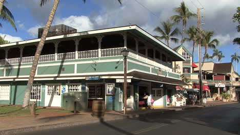 Maui-Lahaina-Ein-Gebäude-Und-Eine-Straße