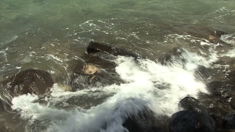 Maui-Lahaina-Waves-on-sacred-rocks