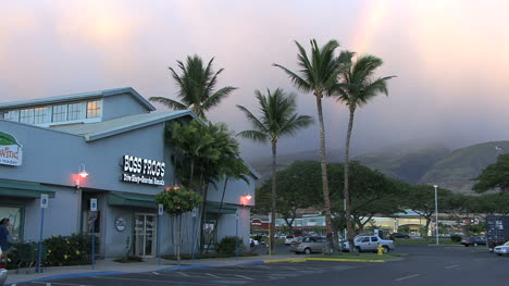 Maui-Shopping-center-with-rainbow