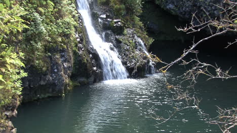 Cascada-De-Maui-Zoom-Hana-Road