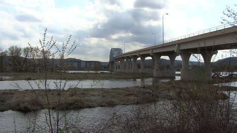 Mississippi-Flussbrücke-Mit