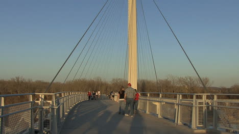 Omaha-People-walking-on-footbridge