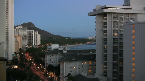Waikiki-Abend-Mit-Blick-Nach-Unten