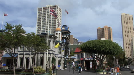 Waikiki-flags-and-buildings
