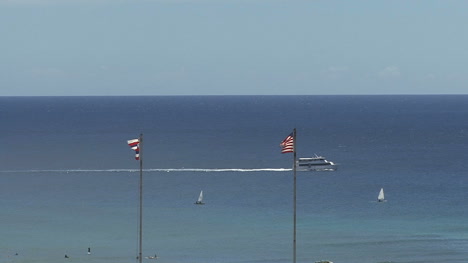 Waikiki-Flaggen-Meer-Und-Boot
