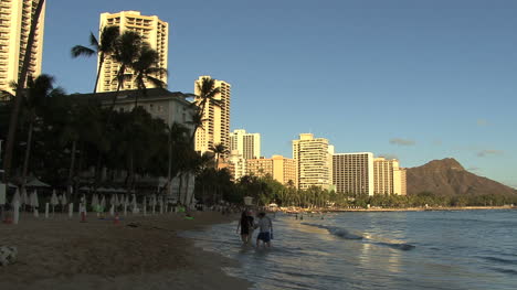 Hoteles-Y-Playa-De-Waikiki