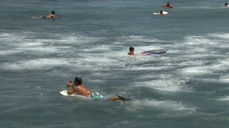 Waikiki-kids-swimming