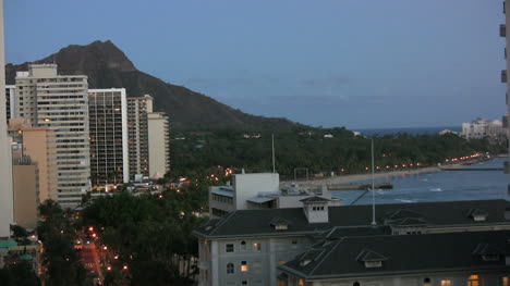 Waikiki-Tarde-En-La-Noche