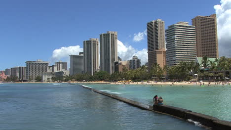 Waikiki-people-on-breakwater