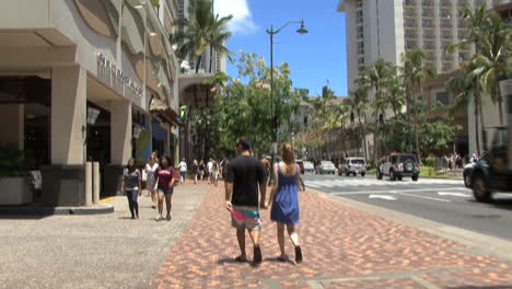 Waikiki-people-on-street-3