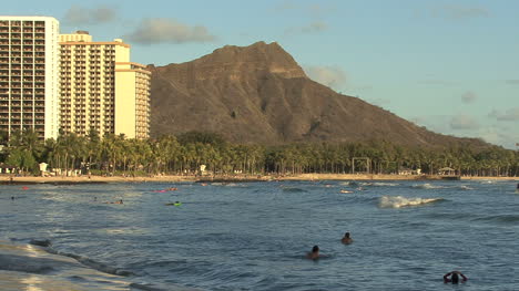 Nadadores-De-Waikiki-Y-Cabeza-De-Diamante