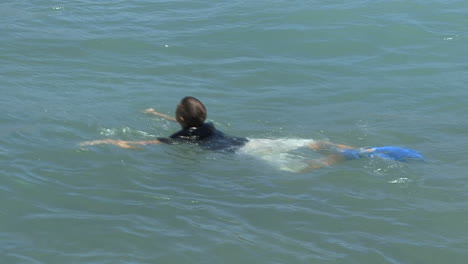 Waikiki-Junge-Auf-Einem-Bodyboard