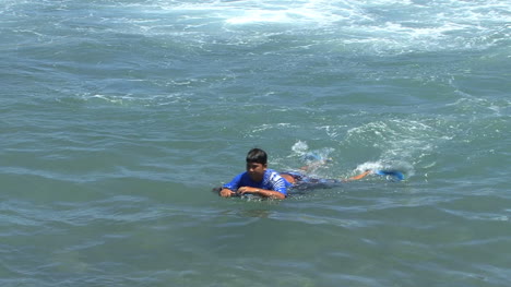 Waikiki-Jungs-Beim-Surfen