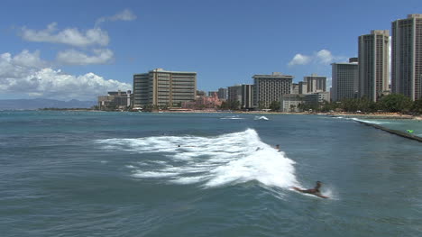 Waikiki-surfers-and-hotels