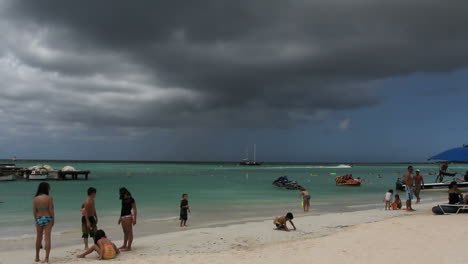 Aruba-Strand-Vor-Einem-Regensturm
