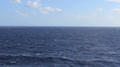 Karibische-Meereswellen-Von-Einem-Schiff-Aus