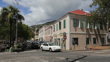 Charlotte-Amalie-Rotes-Fahrzeug