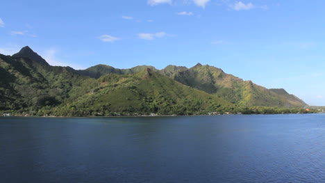 Moorea-Opunohu-Bay-view