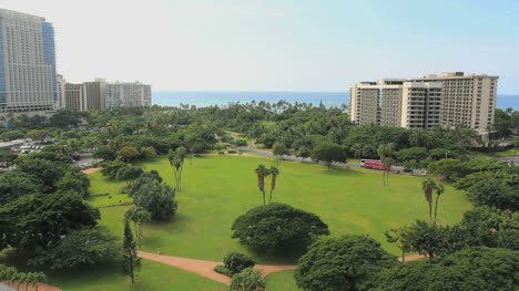 Honolulu-Park-Y-Hoteles-Junto-Al-Mar.