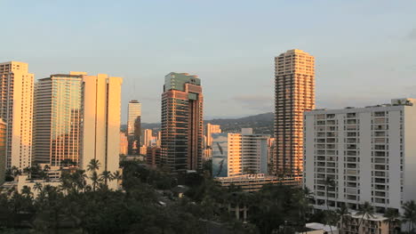 Honolulu-morning-skyline