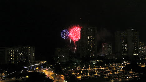 Honolulu-Feuerworte-über-Der-Stadt-Bei-Nacht