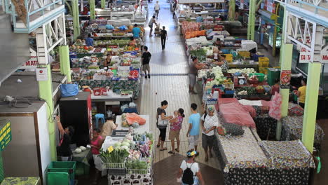 Tahiti-Shopper-Auf-Einem-Papeete-Markt
