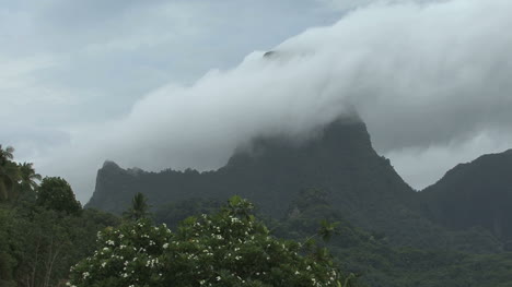 Clouds-over-the-mountains-of-Moorea
