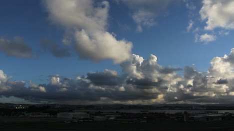 Nubes-Tropicales-Sobre-Una-Isla