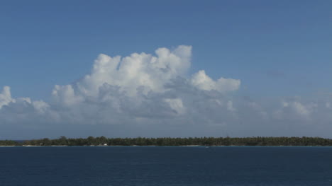 Wolke-über-Einem-Atoll