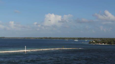 Rangiroa-Boote-In-Der-Bucht