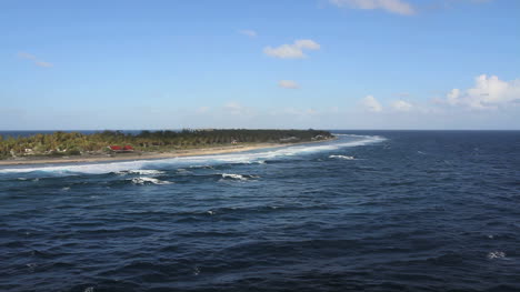 Approaching-Rangiroa-atoll