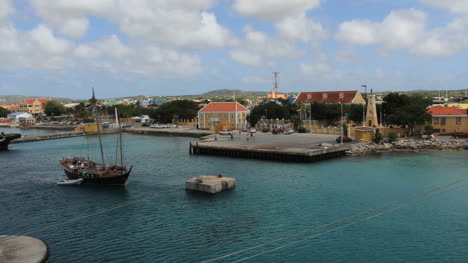 Bonaire-Beadiji-Und-Boot