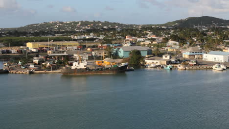Antigua-Verlässt-St.-Johns