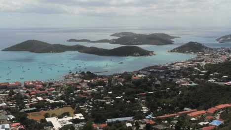 St.-Thomas-Hafen-Mit-Inseln