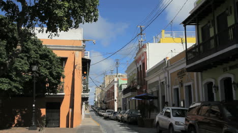 San-Juan-Street-Mit-Geparkten-Autos