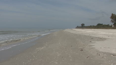 Sanibel-broad-white-beach