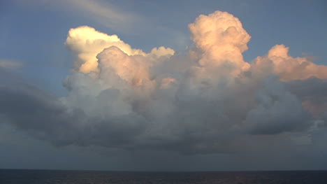 Bora-Bora-thunderhead-with-sun-glow