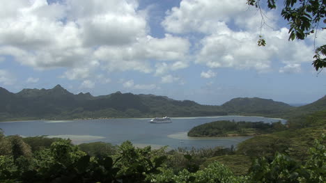 Huahine-view-of-ship