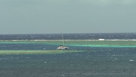 Moorea-zooms-from-sailboat