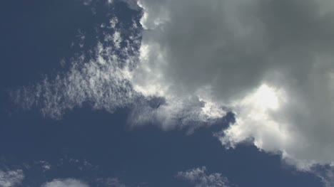 Zeitraffer-Mit-Sich-Schnell-Bewegenden-Wolken
