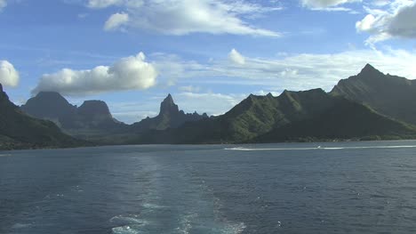 Leaving-Moorea-with-clouds-and-reef