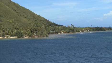 Moorea-coastal-village-zooms-in