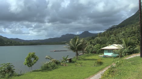 Raiatea-Haus-Am-Längsten-Fluss