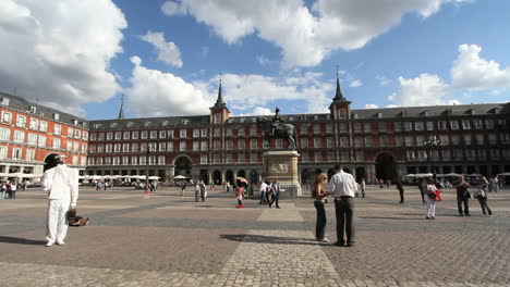 Madrid-Plaza-Major-Mit-Wolken-1a