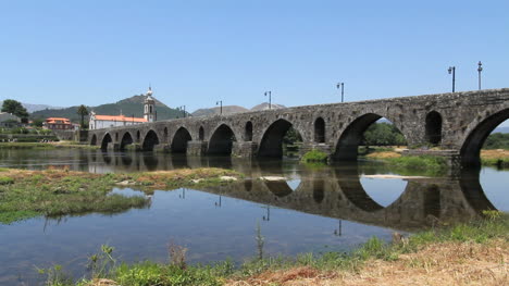 Ponte-de-Lima-Roman-bridge-and-reflections