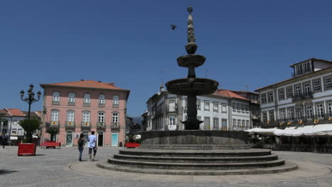 Ponte-de-Lima-plaza-fountain