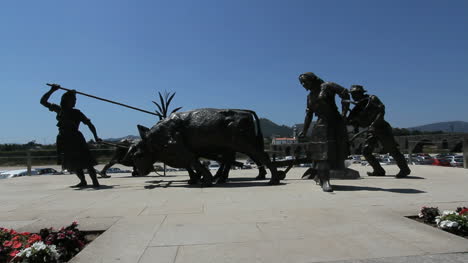 Estatua-Campesina-Del-Puente-De-Cal