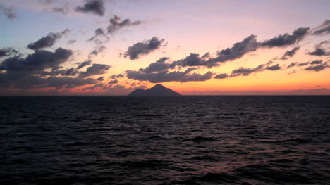 Saba-at-sunset-with-clouds