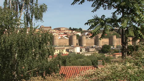 Avila-España-Paredes-Enmarcadas-Con-Arboles-Buenos